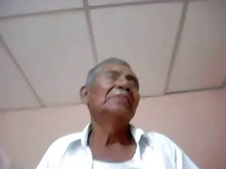 વ્યાયામશાળામાં એક સેક્સી રશિયન ભારતીય ફિલ્મ સાથે જૂના યુવાન સેક્સ